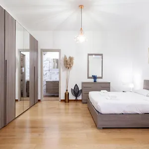 https://the-boutique-houses-in-the-heart-of-navigli.italymilanhotels.net